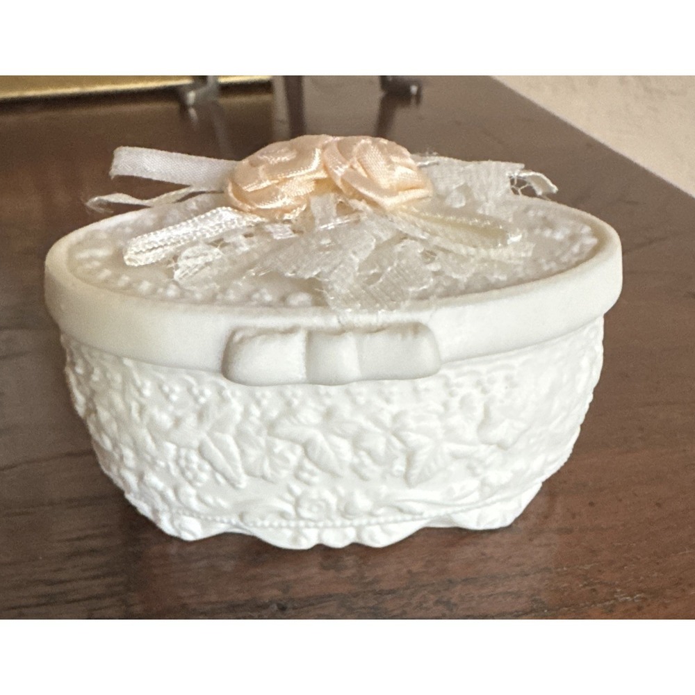 Vtg Shabby Chic Matte Resin Trinket Box Ribbon Lace Fabric Roses Floral Oval